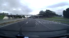 A car lost a wheel on French motorway (dashcam)