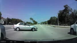 U-turn fail causes crash on US highway