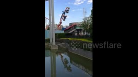 Theme park ride stops suddenly in mid-air