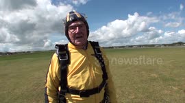 D-Day hero Verdun Hayes became the world's oldest tandem skydiver