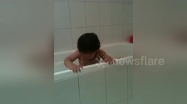 New Zealand baby performs Haka in the bath