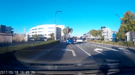 Driver stops on a green traffic light - Perth