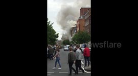 Newsflare Edit - Fire brigade tackle huge blaze in central London street