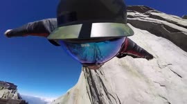 Daredevil performs extreme base jump on Mont Blanc