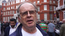 A guy shout Assange is a traitors outside Ecuador embassy