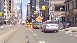 Foodora cyclist gets doored by taxi passenger in Toronto
