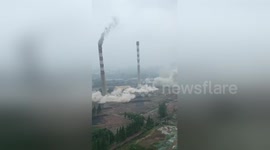 Two chimneys and one cooling tower demolished in southern China