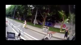 Alleged thief gives phone back after being shouted at
