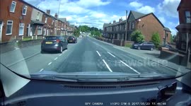 corsa lets out 2 horse drawn carriages then fails bigtime to pass safely and a muppet van