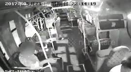上海   击打司机致公交车失控 一男子酒后肇事被刑拘