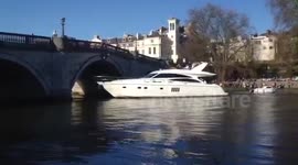 Luxury boat smashes into Richmond Bridge