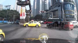 Dashboard camera captured two drivers fighting