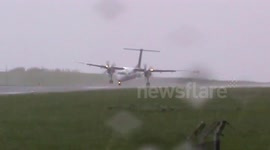 Bombardier Q400 struggles to land in strong crosswinds in the Azores