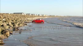 Car in sea saved at Brean (Burnham-On-Sea.com)