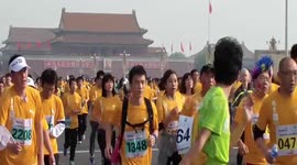 【拍客】2014北京国际长跑节上各路奇葩