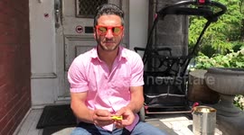 YouTuber does awesome fidget spinner trick