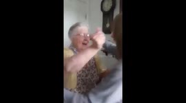 Woman is reunited with her biological aunt after spending 17 years apart