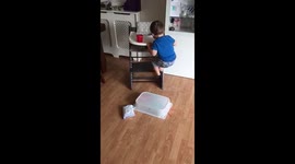 High chair v baby
