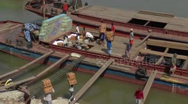 How to load a Chinese freighter in one minute