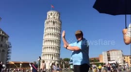Leaning Tower of Pisa - High 5 slap