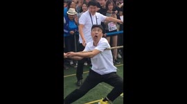 Man wins tug of war by pulling faces to put off opponents