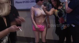 man dresses up as naked woman for fancy dress party