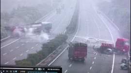 Major accident on motorway kills one in southern China