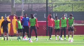 Rashford endures nightmare during United training