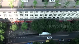 车辆以40码的速度穿越屋顶进入车库(直接进厨房)