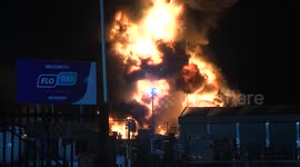 Huge inferno engulfed an oil and gas factory at a business park