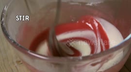 How To Make Naturally Coloured Icing (Frosting)