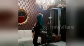 Newsflare Edit - How to get a cat to sleep