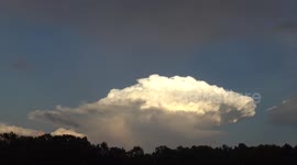Impressive timelapse footage of 'atomic' cloud structure