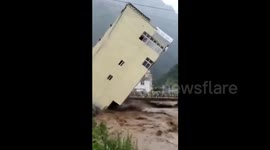 Dramatic moment a multi-storey building collapses due to flooding in Tibet's Chamdo Prefecture