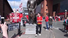 David Moyes Statue at Anfield 27/4/2014
