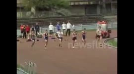 100m sprinter hilariously loses his balance