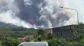 Huge blaze breaks out on Mount Vesuvius