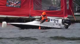 Power boat becomes glorified canoe after engine failure