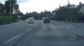 Aggressive driver fails and hits traffic island - Spånga, Sweden