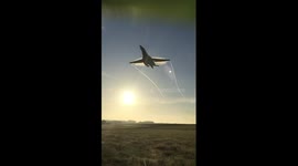 US bomber takeoff in UK produces impressive shock wave