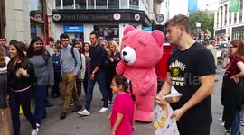 Giant pink Bear In Lodnon