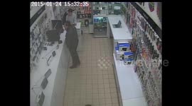 SHOPLIFTER caught on CCTV stealing hi-end headphones (another one)