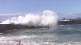 Heavy swells knock kids off pier in Cornwall