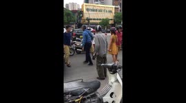 2 local men bullying a foreign man on the street for car crash