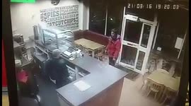 *HILARIOUS* Man attempts to rob a shop, quickly regrets that descision...