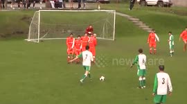 Non league goalkeeper has an absolute howler
