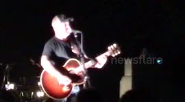Staind singer performs heartfelt Chester Bennington tribute