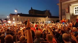 People gather to defend Supreme Court and free courts in Poland - Dream about Victory melody