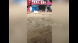 House collapses in flash floods in China