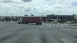 Busy drive through the port